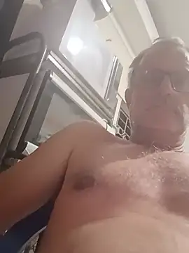 nard53 live room snapshot on Stripchat