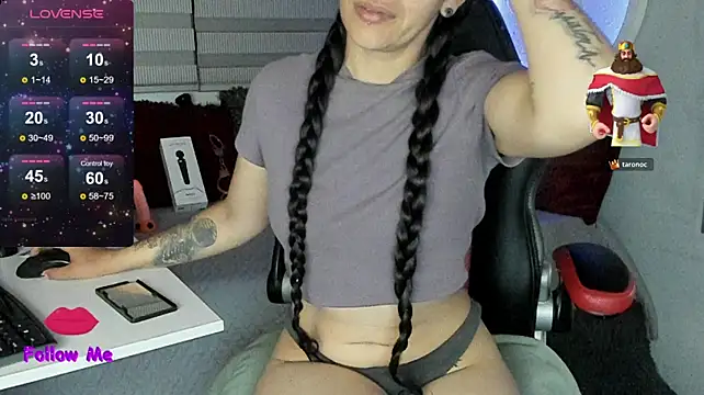 natasha_logan_ снимок онлайн-комнаты на Stripchat
