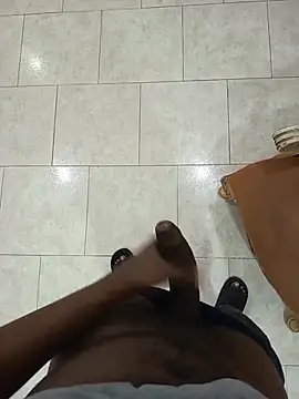 ngrobbc23 live room snapshot on Stripchat