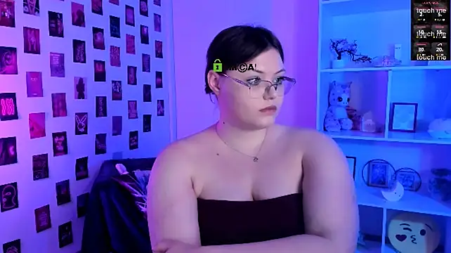 nikole_kitt momentopname van live room op Stripchat