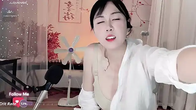 noomi-1111 momentopname van live room op Stripchat