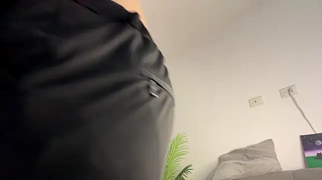 odin_blake снимок онлайн-комнаты на Stripchat