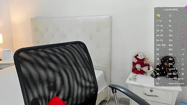 paulina_afroditaxx live room snapshot on Stripchat