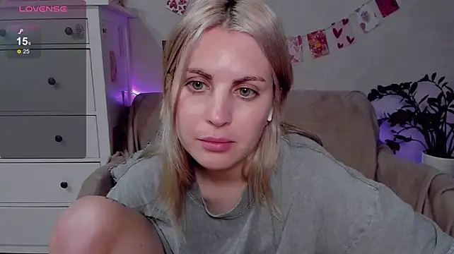 pawpaws live room snapshot on Stripchat