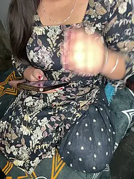 pooja_rani9 momentopname van live room op Stripchat