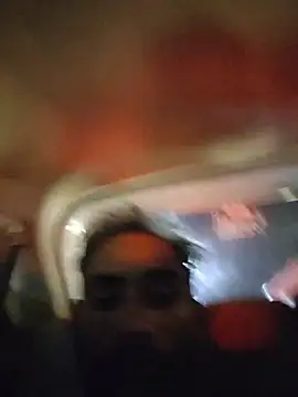 raju880810 live room snapshot on Stripchat