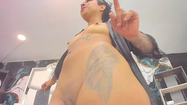 rave_connor live room snapshot on Stripchat