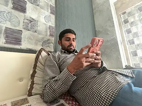 rhuh3991 momentopname van live room op Stripchat