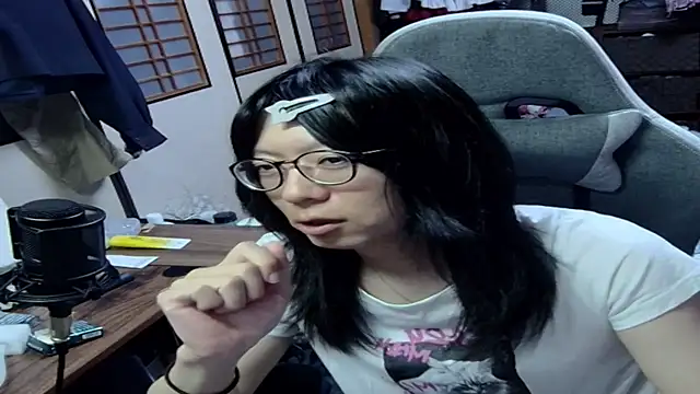 rina_nyanxxx live room snapshot on Stripchat