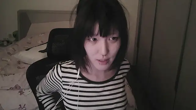 rinaloaz Momentaufnahme des Live-Raums auf Stripchat