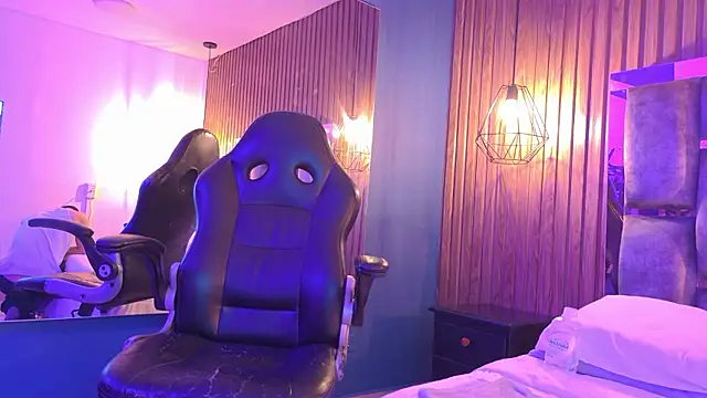 roan_birkin live room snapshot on Stripchat