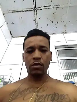 rodrigo142354 live room snapshot on Stripchat