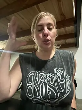 romi13 Momentaufnahme des Live-Raums auf Stripchat