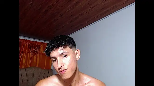 rowanbig live room snapshot on Stripchat