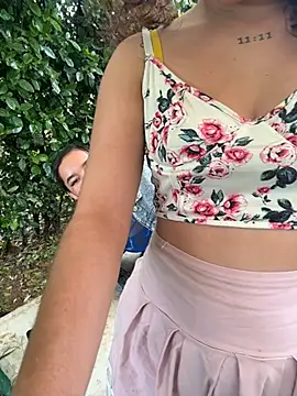 roxyrougee live room snapshot on Stripchat