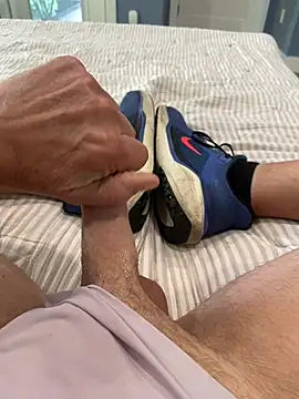 running6968 live room snapshot on Stripchat