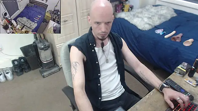 ryder2012 live room snapshot on Stripchat