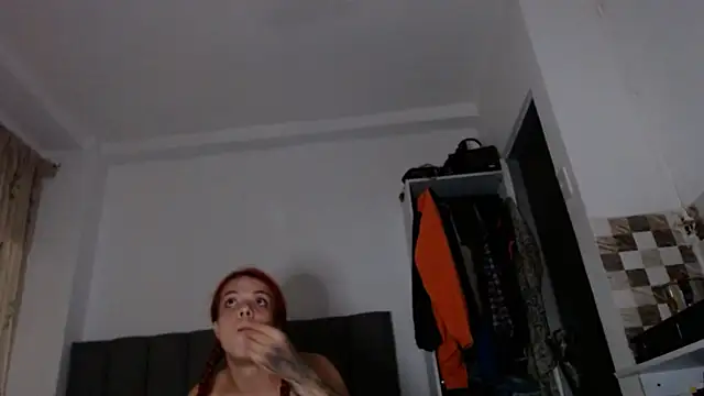 saara_johnson496 momentopname van live room op Stripchat