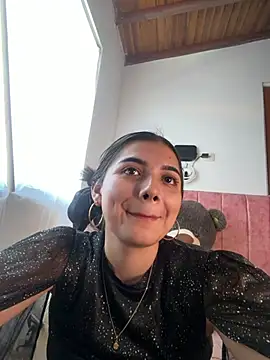 salomecute21 live room snapshot on Stripchat