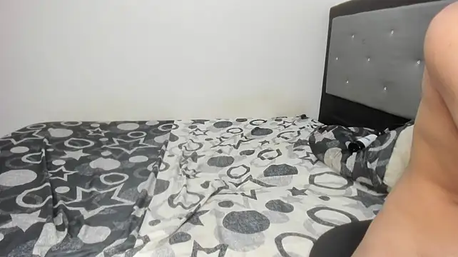 samantha_chris live room snapshot on Stripchat