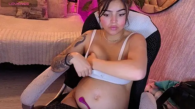 sashaa_77 снимок онлайн-комнаты на Stripchat