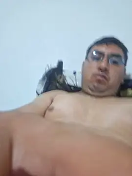 sebastian951207 live room snapshot on Stripchat