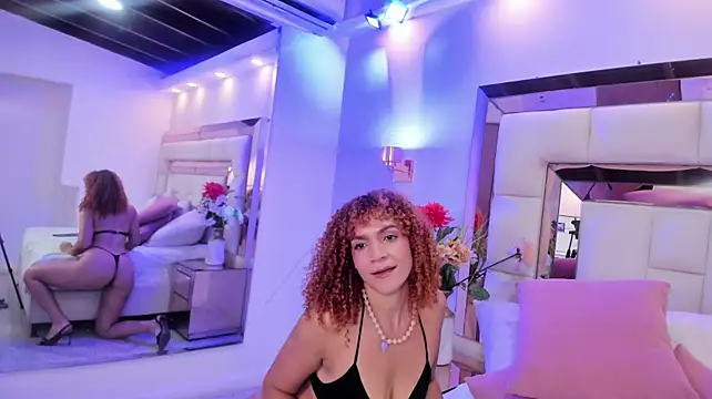 selene_hartt снимок онлайн-комнаты на Stripchat