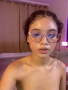 shiora_nova Momentaufnahme des Live-Raums auf Stripchat