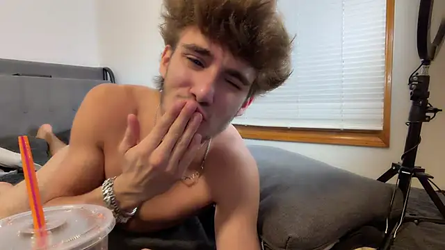 smaiib0y снимок онлайн-комнаты на Stripchat