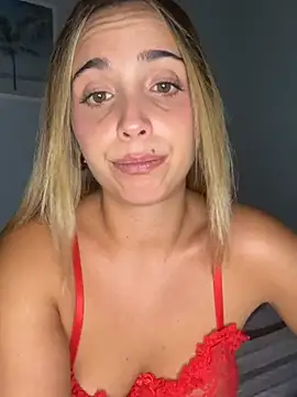 space_couple live room snapshot on Stripchat