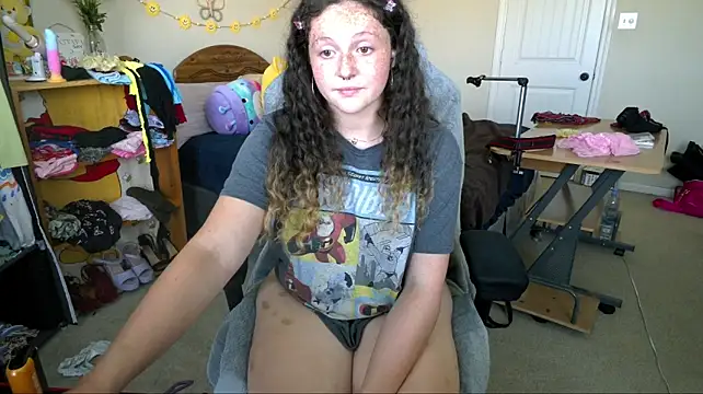 sugasunny04 Momentaufnahme des Live-Raums auf Stripchat