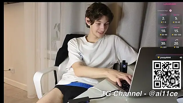 swaggenjoyer снимок онлайн-комнаты на Stripchat