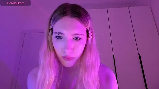 sweetcrystalll captura de la sala en vivo en Stripchat