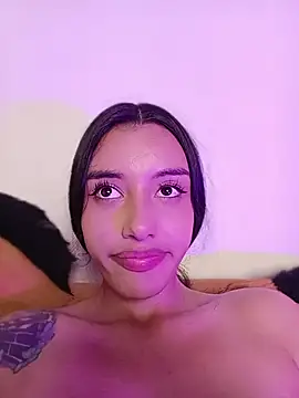 sweetdubros2 live room snapshot on Stripchat