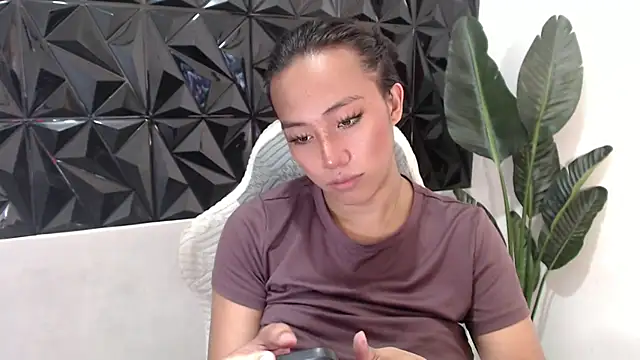 sweetiie_caren live room snapshot on Stripchat