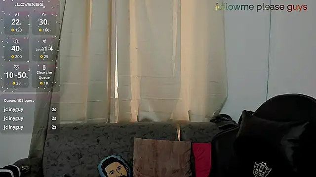 sweetlatinoboy live room snapshot on Stripchat
