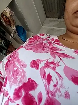 taniya0 live room snapshot on Stripchat