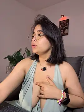tati_reyess Momentaufnahme des Live-Raums auf Stripchat
