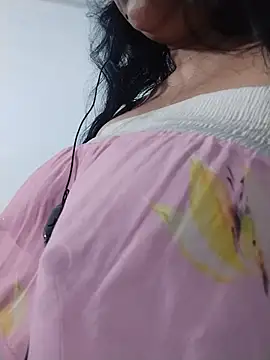 tharu_sweet captura de la sala en vivo en Stripchat