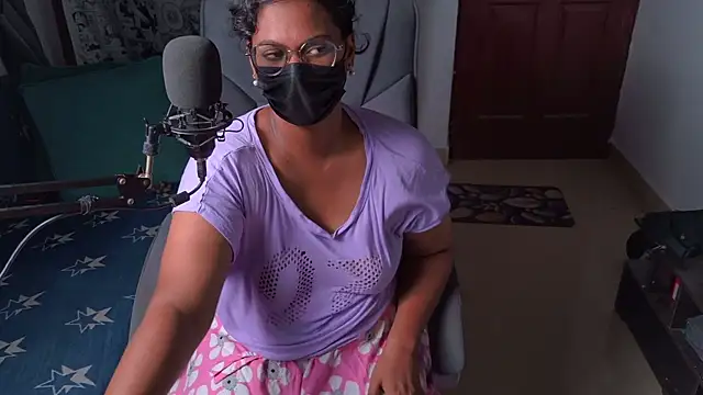 thea_rachel снимок онлайн-комнаты на Stripchat