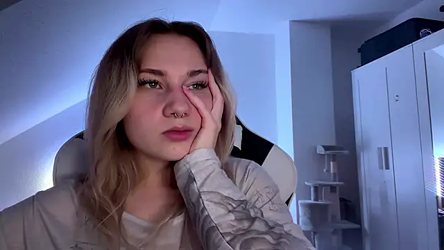 tutsicutie снимок онлайн-комнаты на Stripchat