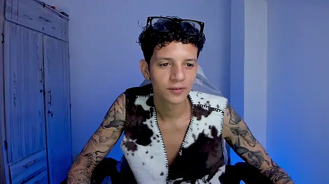 tylerrnova captura de la sala en vivo en Stripchat