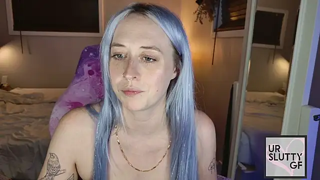 ursluttygf live room snapshot on Stripchat