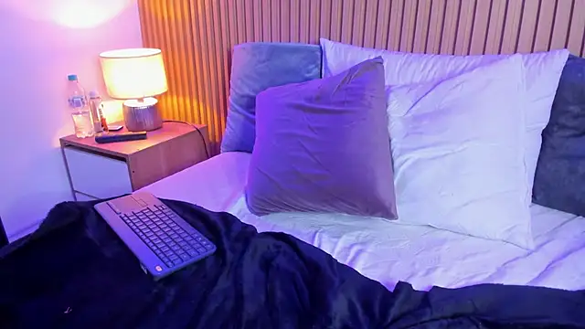 vane_secrets live room snapshot on Stripchat