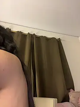 violet-333 live room snapshot on Stripchat