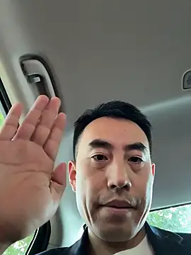 xiaojun0371 live room snapshot on Stripchat