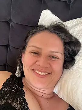 xiomi_milf live room snapshot on Stripchat
