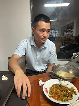 xuanxuan0202 live room snapshot on Stripchat