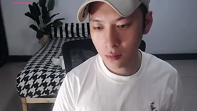 yichen008 live room snapshot on Stripchat
