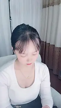 yiyi88888 Momentaufnahme des Live-Raums auf Stripchat